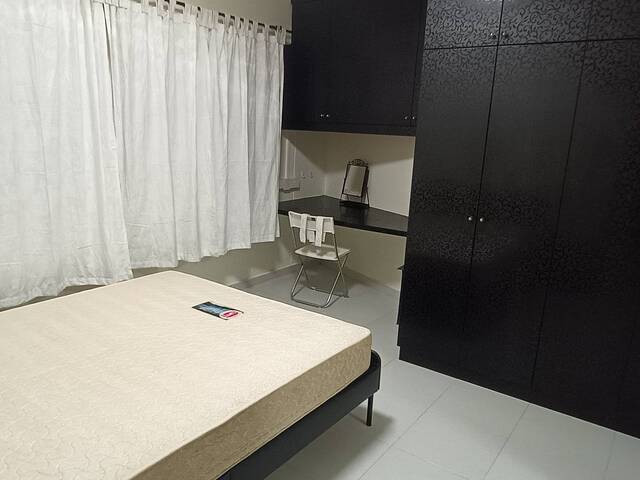 1 common bedroom incl. aircon for rent in Choa Chu Kang near amenities, minutes to MRT