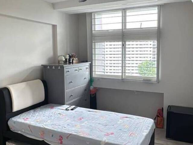 Common room at 682b Edgedale plains for rent! Aircon wifi!