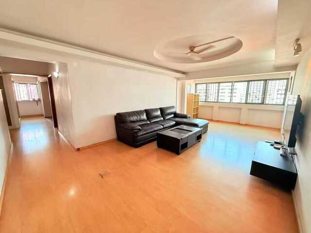 Executive apartment blk 354 Bukit Batok Street 31. Near to Bukit Gombak MRT! no agent fee