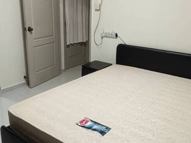 Common room at 251 choa chu kang avenue 2 for rent! Aircon wifi!