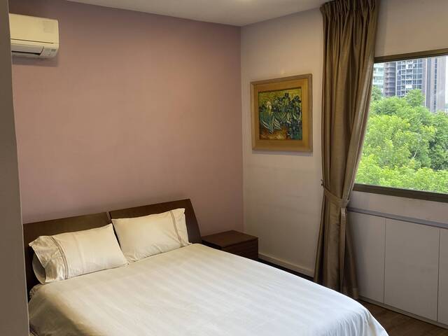 Spacious Room with En-suite Bathroom