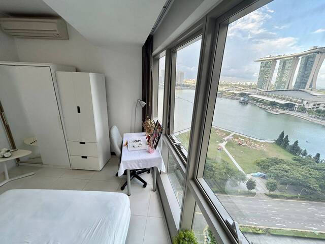 Newly Funrish Queen Room with Private Bathroom - CBD / Marina One/ Raffles Place