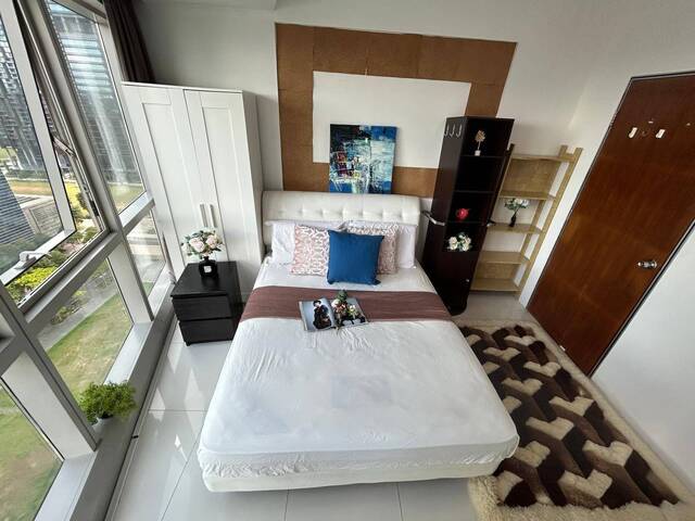 Newly Funrish Queen Room with Private Bathroom - CBD / Marina One/ Raffles Place