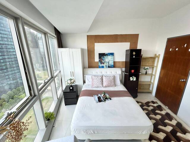 Newly Funrish Queen Room with Private Bathroom - CBD / Marina One/ Raffles Place