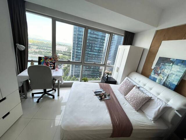 Newly Funrish Queen Room with Private Bathroom - CBD / Marina One/ Raffles Place