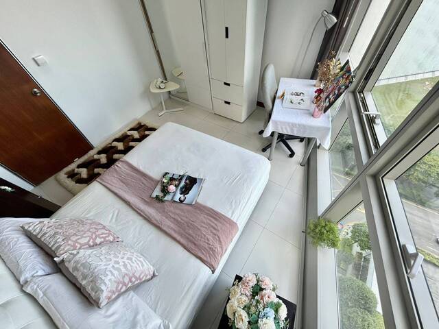 Newly Funrish Queen Room with Private Bathroom - CBD / Marina One/ Raffles Place