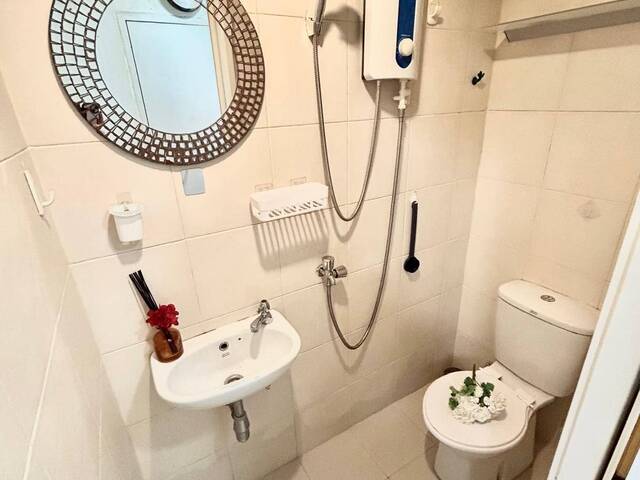 Newly Funrish Queen Room with Private Bathroom - CBD / Marina One/ Raffles Place