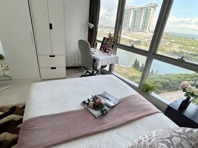 Newly Funrish Queen Room with Private Bathroom - CBD / Marina One/ Raffles Place