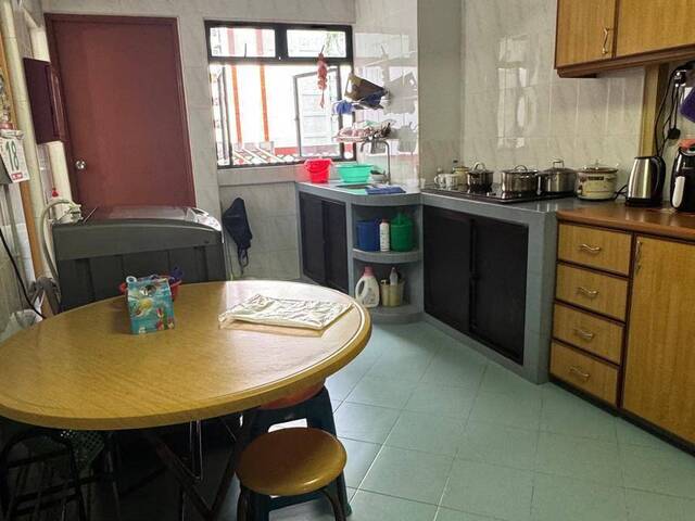 2 common room @ Blk 128 Bt Merah View - for guys