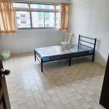 Blk 109 Jalan Bt Merah - $800 for 1 guy (WiFi) - CORNER SPACIOUS ROOM