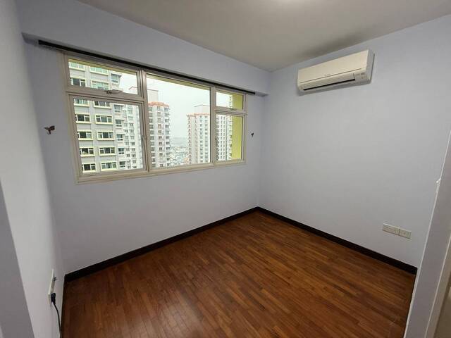 Whole unit for rent on the high floor