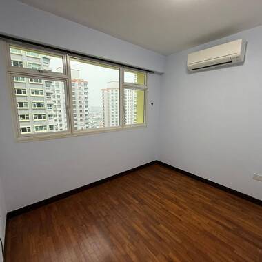 Whole unit for rent on the high floor
