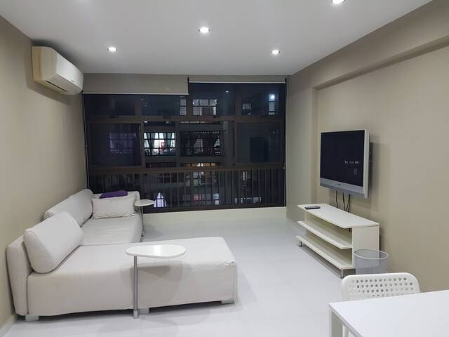 32 Eunos Crescent 5 mins sheltered to Eunos MRT EW7