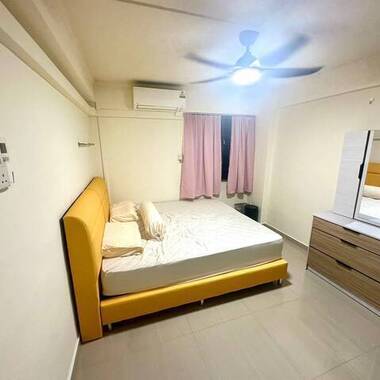 Common room at 74 whampoa drive for rent! Aircon wifi!
