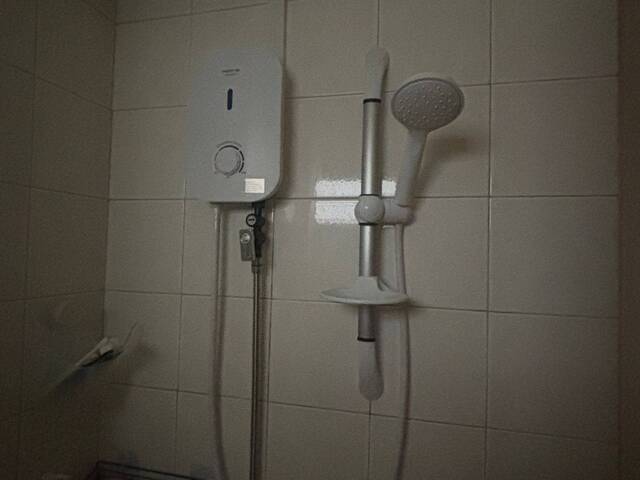 MasterRoom @ Ang Mo Kio Ave 1 BLK 208! NO AGENT FEE!