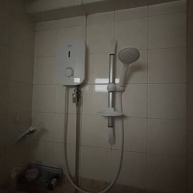 MasterRoom @ Ang Mo Kio Ave 1 BLK 208! NO AGENT FEE!