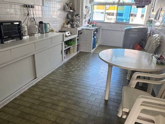 Blk 109 Jalan Bt Merah - $800 for 1 guy (WiFi) - CORNER ROOM