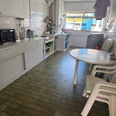 Blk 109 Jalan Bt Merah - $800 for 1 guy (WiFi) - CORNER ROOM