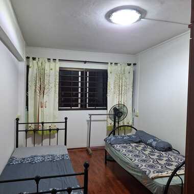 High floor cosy common room.furnished and comfortable.quiet and near amenities