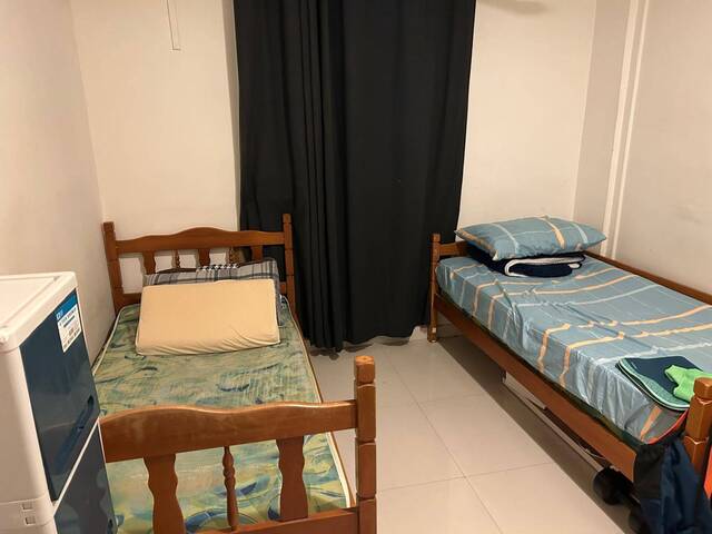 Looking for 1 Male Housemate β Common Room Available