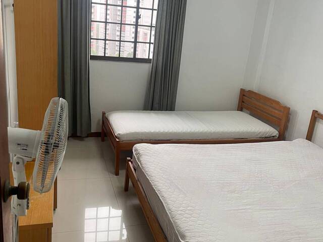 Blk 210 Jurong East - walk to JE MRT, $1000 for 1 (any gender) ; $1100 for couple