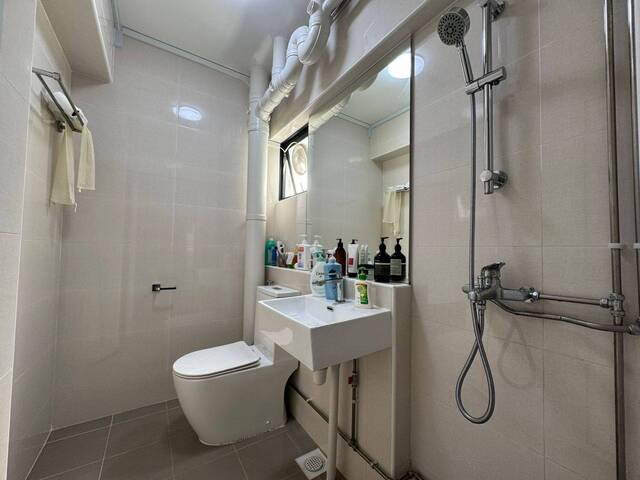 Spacious and fully furnished common bedroom for rent