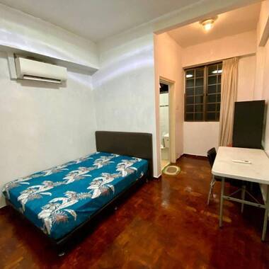 Room for Rent / Paya Lebar, Aljunied, Dakota MRT / Master Room / Available Immediately