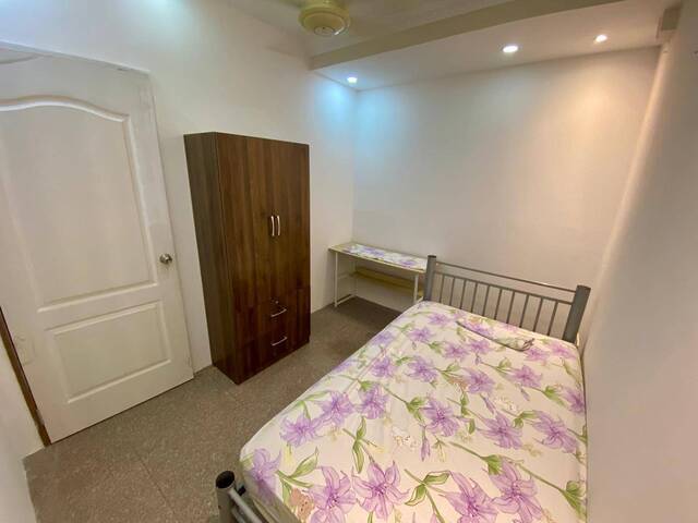 Room for rent / Kembangan, Eunos MRT/ Common room / 1-2 pax stay/ Available 15 Jan