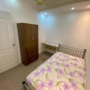 Room for rent / Kembangan, Eunos MRT/ Common room / 1-2 pax stay/ Available 15 Jan