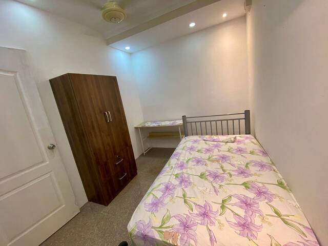 Room for rent / Kembangan, Eunos MRT/ Common room / 1-2 pax stay/ Available 15 Jan