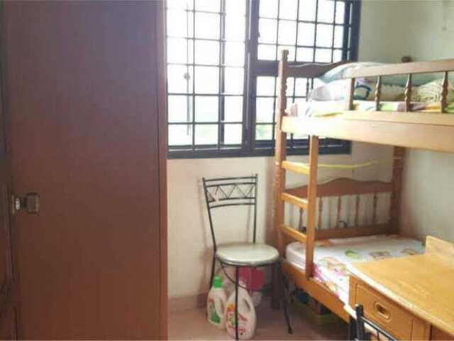 female sharing > Chinatown