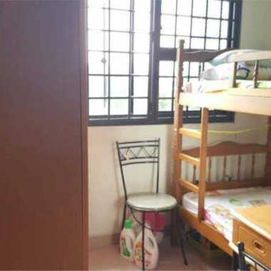 female sharing > Chinatown