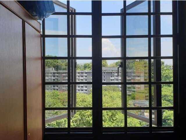 female sharing > Chinatown