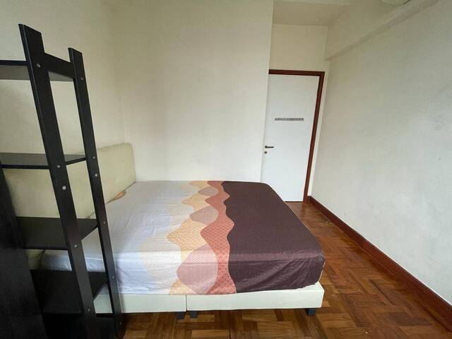 Room for rent Jurong West / Chinese Garden/Boon Lay/Common Room/Full facilities/Parc Oasis/ Availabl