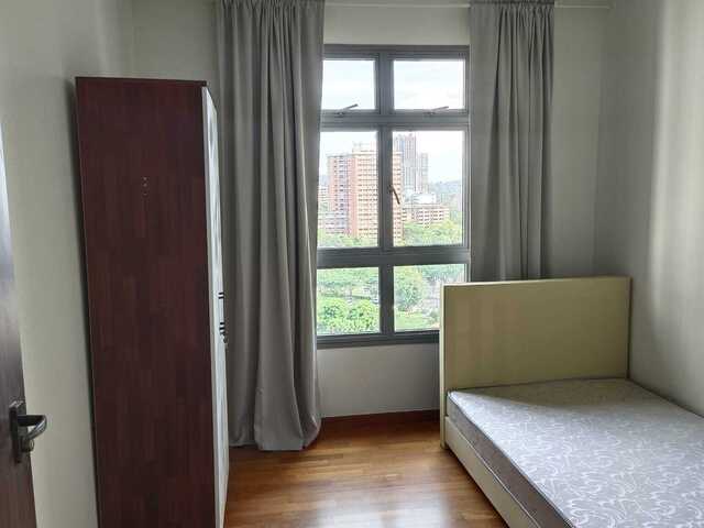 Blk 33 Margaret Drive - 5 mins walk Queenstown MRT - $1200 for 1 guy