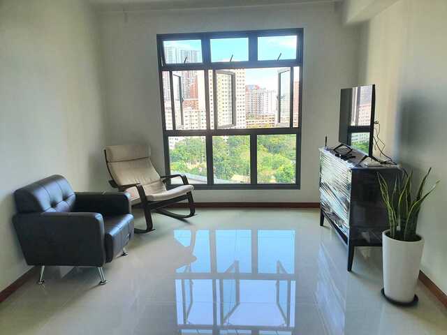 Blk 33 Margaret Drive - 5 mins walk Queenstown MRT - $1200 for 1 guy