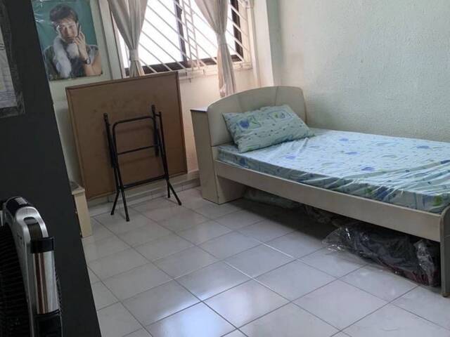 Looking for one female to share common room with an existing female tenant.