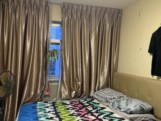 coomon room available immediately 1100 sgd couple/single
