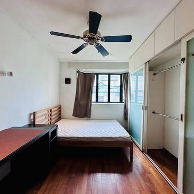 Mendon Spring (Pasir Panjang MRT) common rm for 1 female, no live in owner, no agent fee