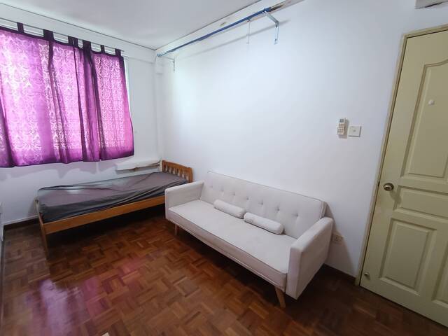 Common room at 12 Lorong 14 geylang for rent! Aircon wifi!