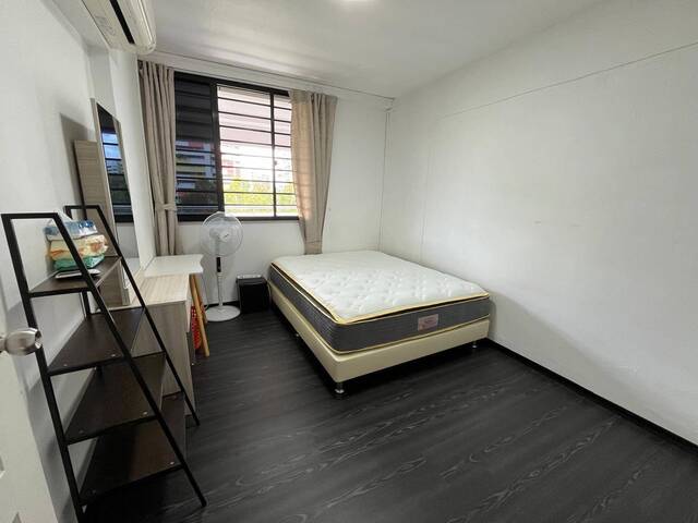 2 pax, Less than 5 mins walking distance to Khatib MRT, big & bright room