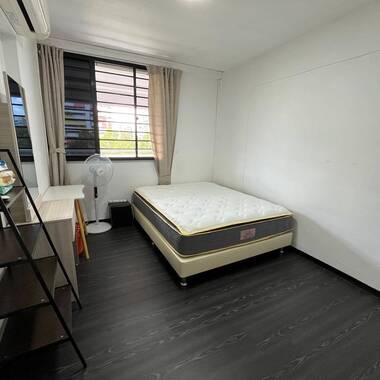 2 pax, Less than 5 mins walking distance to Khatib MRT, big & bright room