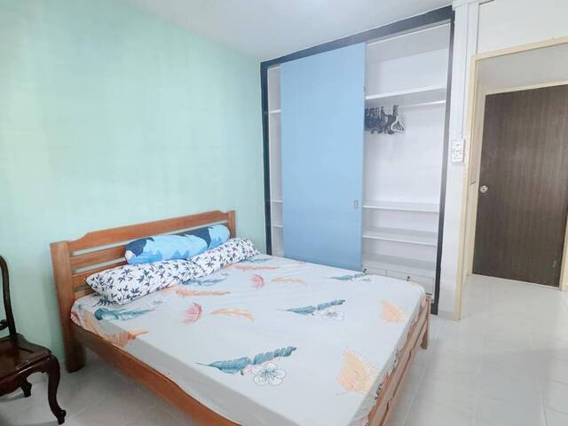Blk 144 Serangoon North - $900 for single guy , $1100 for couple - aircon wifi, all included