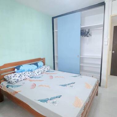 Blk 144 Serangoon North - $900 for single guy , $1100 for couple - aircon wifi, all included