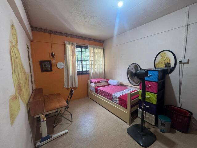 Blk 358 Clementi - $800 for 1 lady (WiFi) - friendly indian lay owner