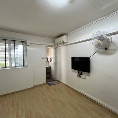Master Room @ Blk 329 Clementi Ave 2, High Flr, A/C, WIFI, Near MRT & Amenities