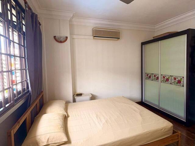 Blk 505 Woodlands - $900 for 1 lady (AIRCON + WIFI) ; $1200 for couple / 2 ladies