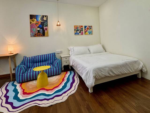 Designer Studio with Kitchen + Ensuite | Near MRT, Mall & Schools | Pet-Friendly | No Agent Fee