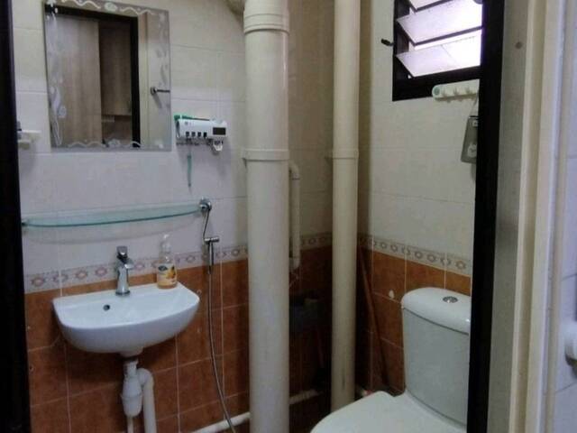 Common room sharing 1 person