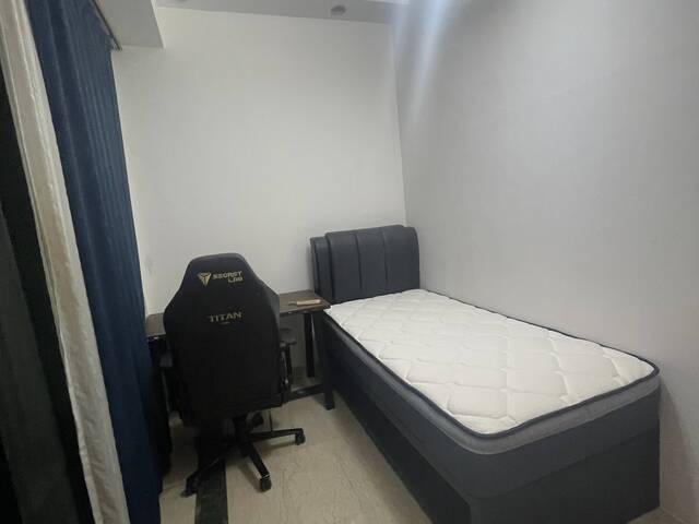 Condo balcony room at hillview green for rent